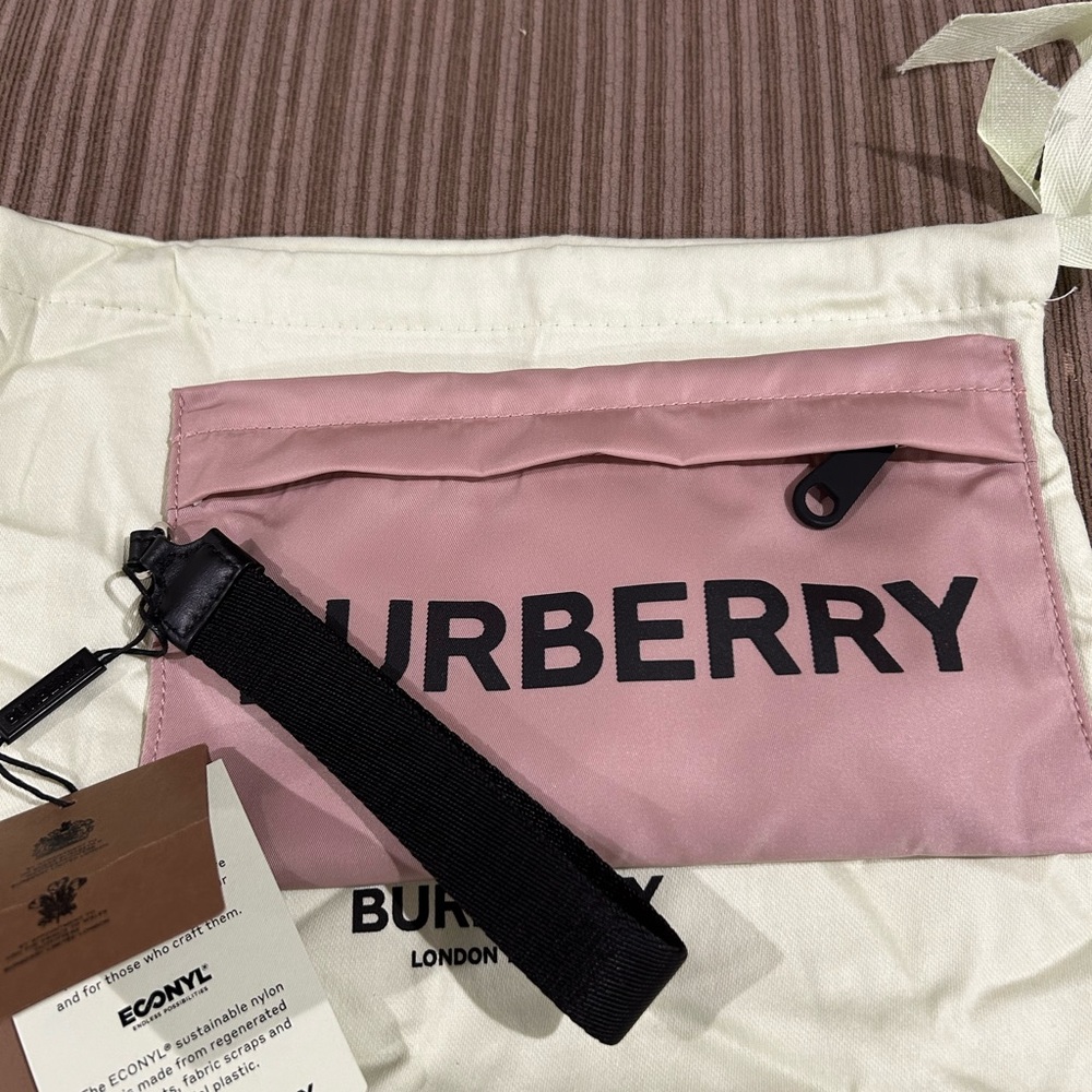 burberry zip pouch